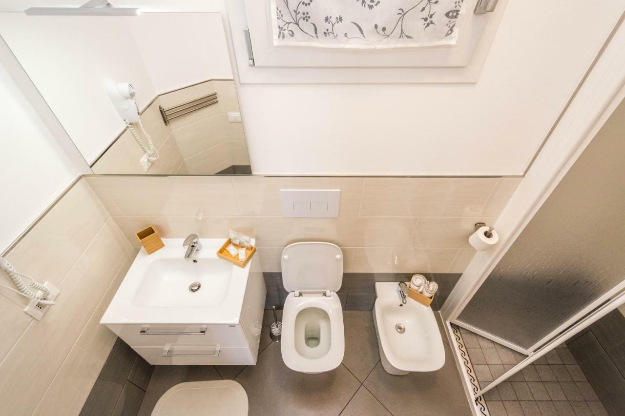 B&B Lo&G Lascari Luaran gambar