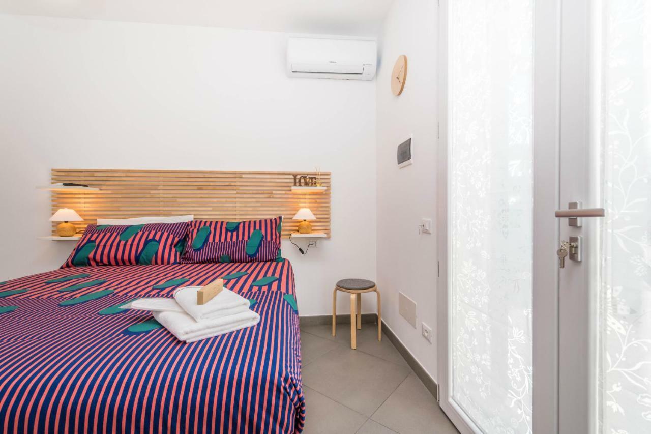 B&B Lo&G Lascari Luaran gambar