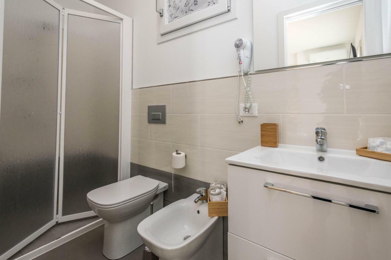 B&B Lo&G Lascari Luaran gambar