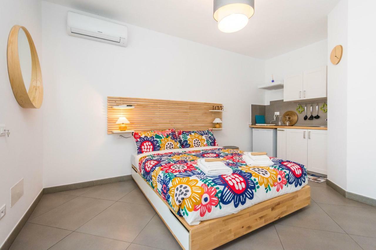 B&B Lo&G Lascari Luaran gambar